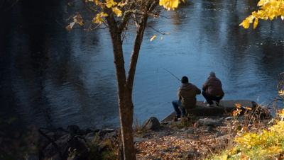 Two people fishing on the Rogue River in Southern Oregon on a autumn morning.