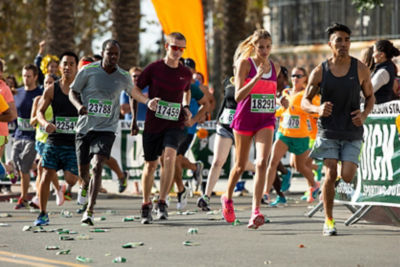 group of marathon runners running a race