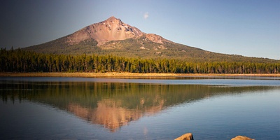 A view of Mount Mcgloughlin part of the Cascade Chain in Oregon State