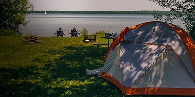 A campsite along the shore in Pymatuning State Park