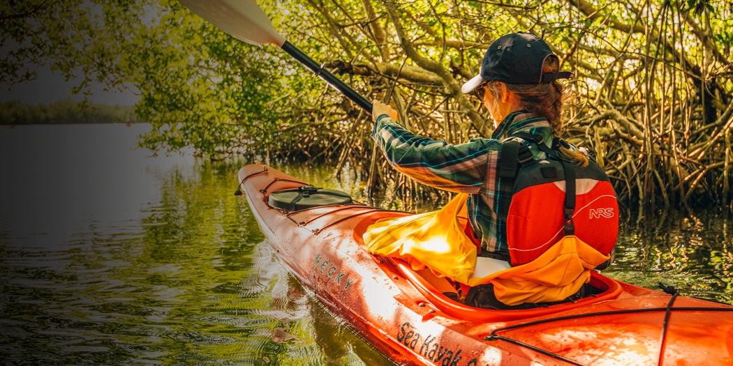 Kayaking Solo This Summer? Here Are 5 Accessories for a Safe, Smooth  Adventure