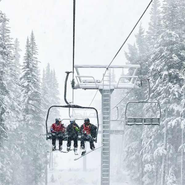Skiiers on a lift at Sunrise Park Resort