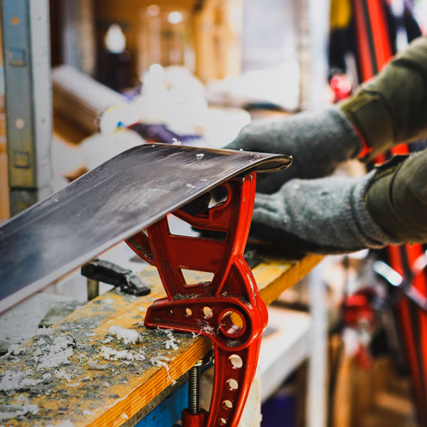 Repairs and maintenance of skis in a workshop
