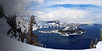 Caldera lake in Crater Lake National Park, Oregon, USA