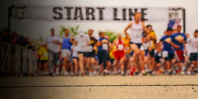 A blurred photo of a Marathon starting line