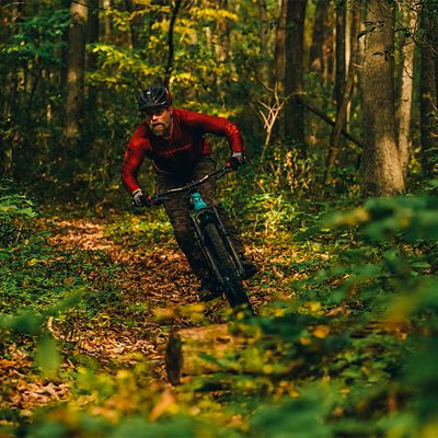 A man mountain biking a trail in Quebec Run 