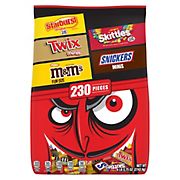 Snickers, Twix, Skittles, Starburst & M&M'S Peanut Halloween Candy Mix, 96.75oz. 230-Pieces