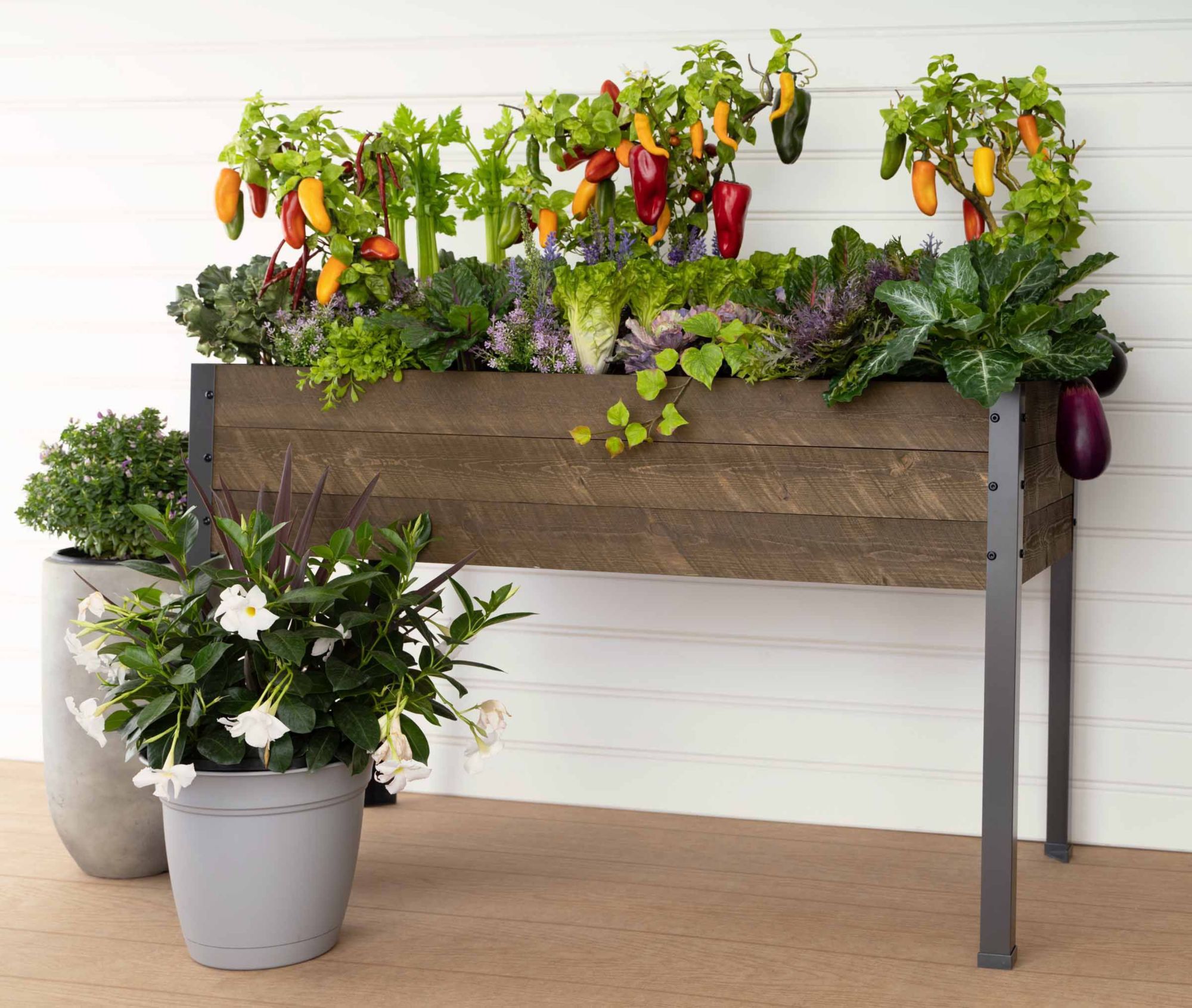 CedarCraft Elevated Spruce Planter - Brown