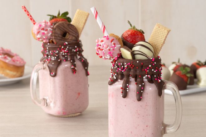 Strawberry Banana Milk Shakes
