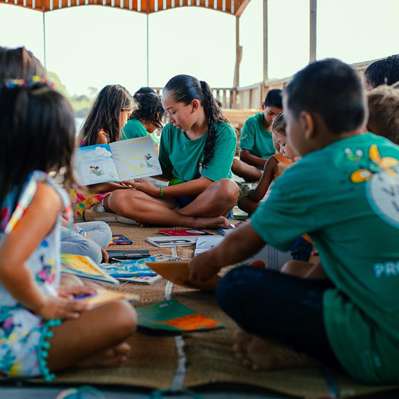 Associação Vaga Lume (Vaga Lume Association) is empowering children within rural communities in the Brazilian Amazon by fostering literacy and community libraries as sharing places. After 22 years of promoting access to books and reading, Vaga Lume operates 95 community libraries, reaching more than 109,000 children. Vaga Lume aims to increase community libraries’ engagement in the Brazilian Amazon and implement two new libraries in the region.  