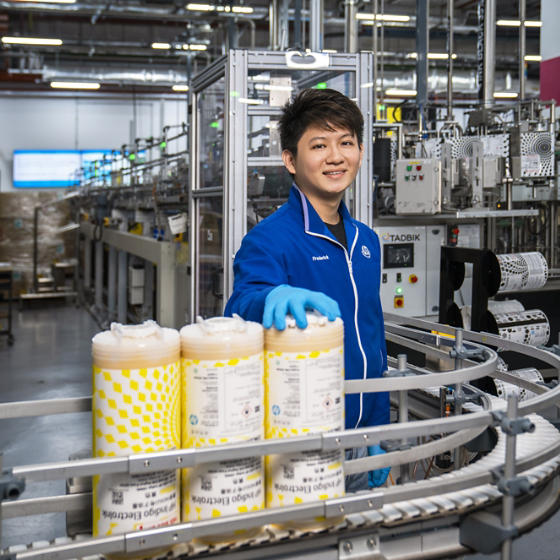 HP factory employee in Singapore. Courtesy of HP, Inc.
