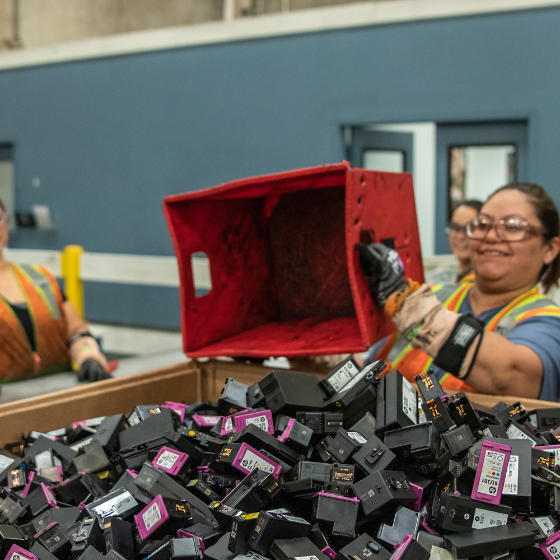 HP employee works in SIMs ink cartridge recycling facility in La Vergne, TN. Courtesy of HP, Inc.