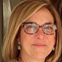 Headshot of business rep Carol McIlhenny