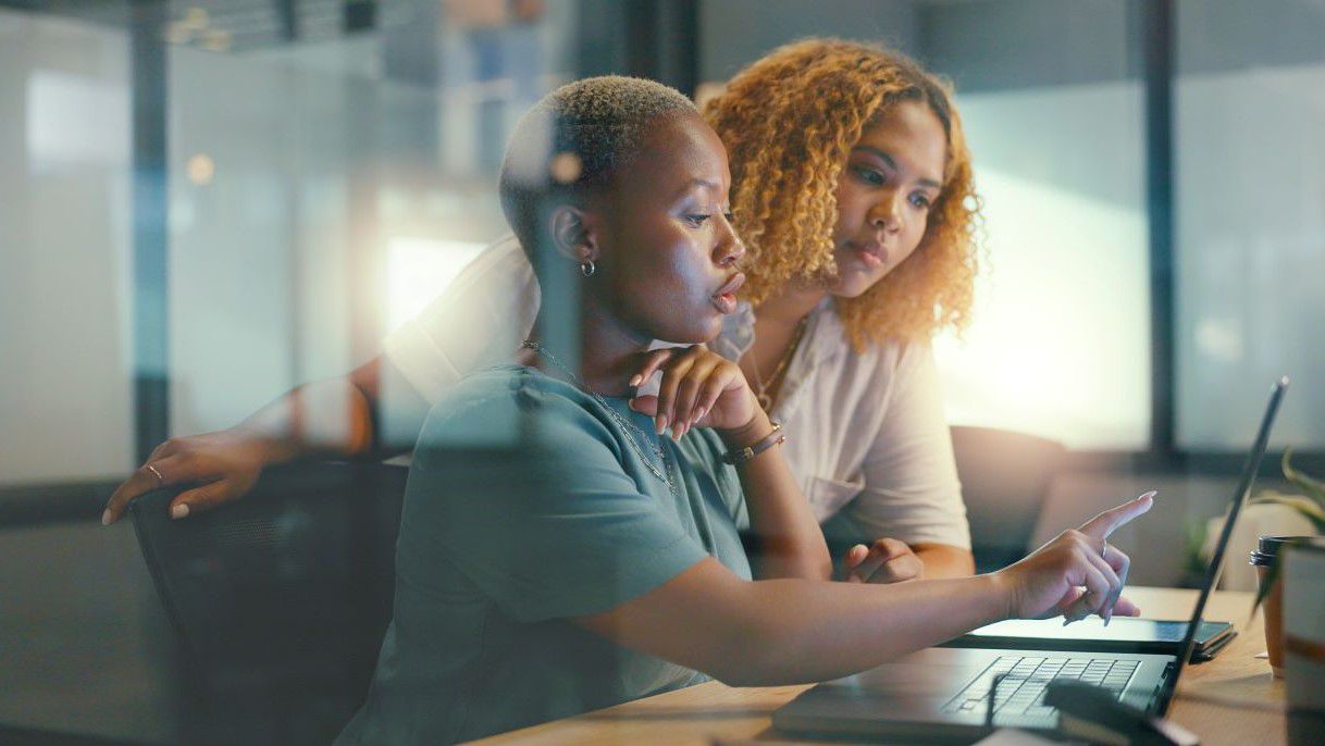 2 women looking at laptop