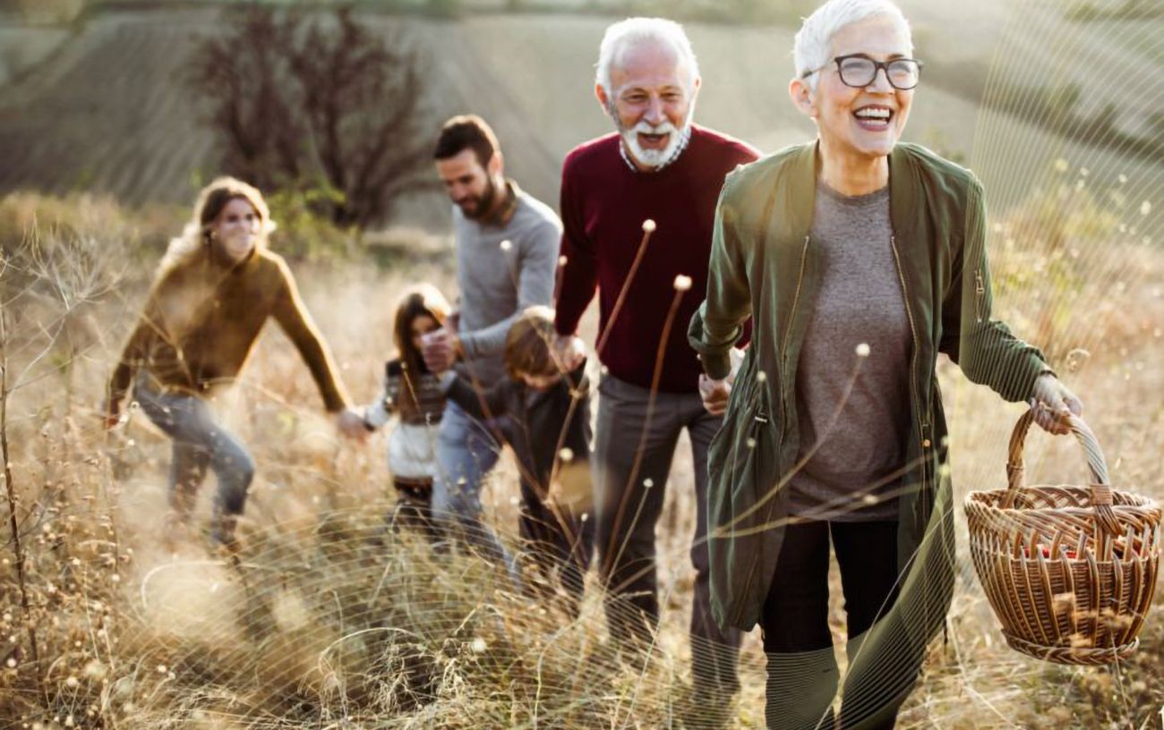 multigeneratonal family with picnic basket